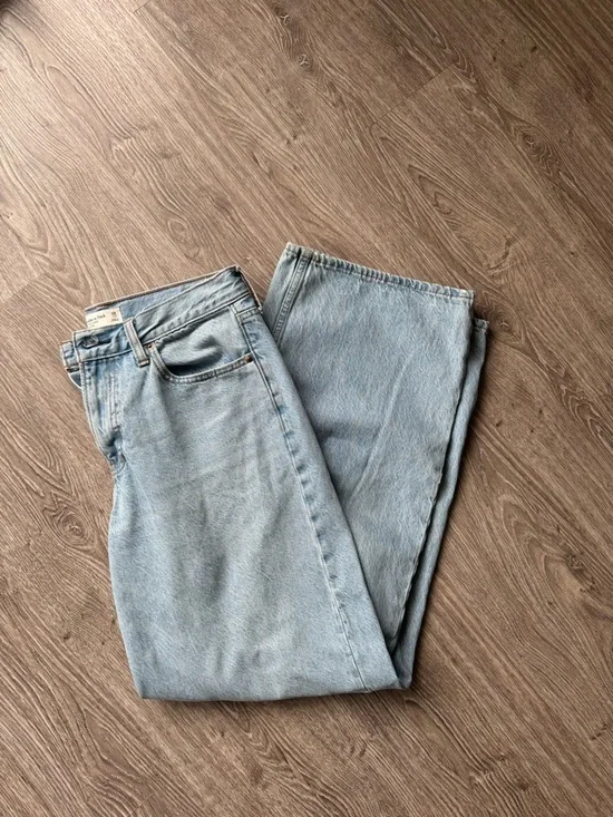 Abercrombie Low Rise Ultra Loose Jeans - Picture 8 of 8
